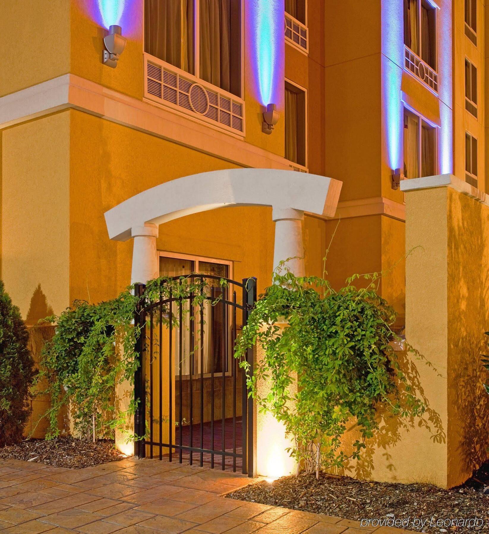Holiday Inn Express Hotel & Suites Chattanooga Downtown By Ihg Exterior foto